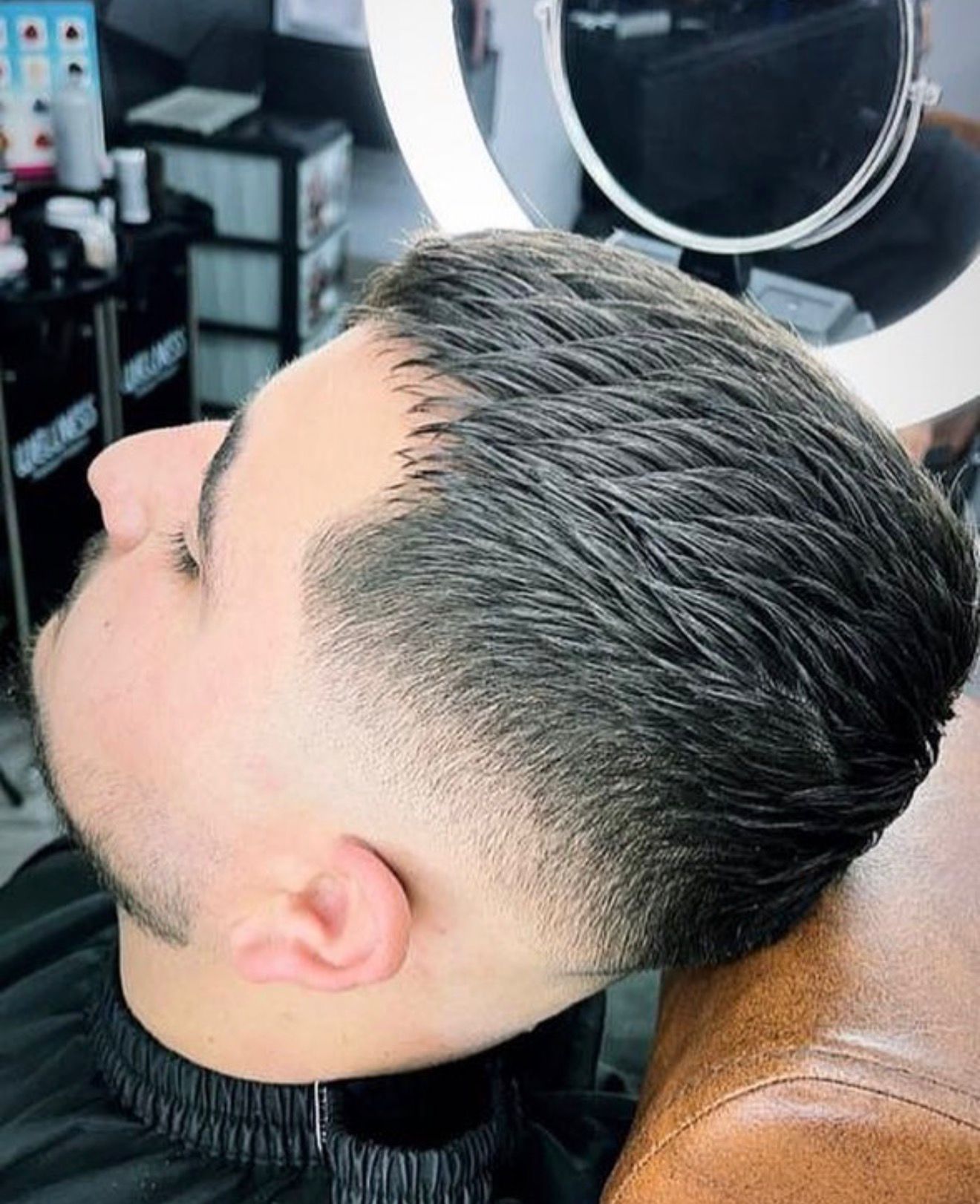 תספורת גברים עם fade נמוך וטקסטורה