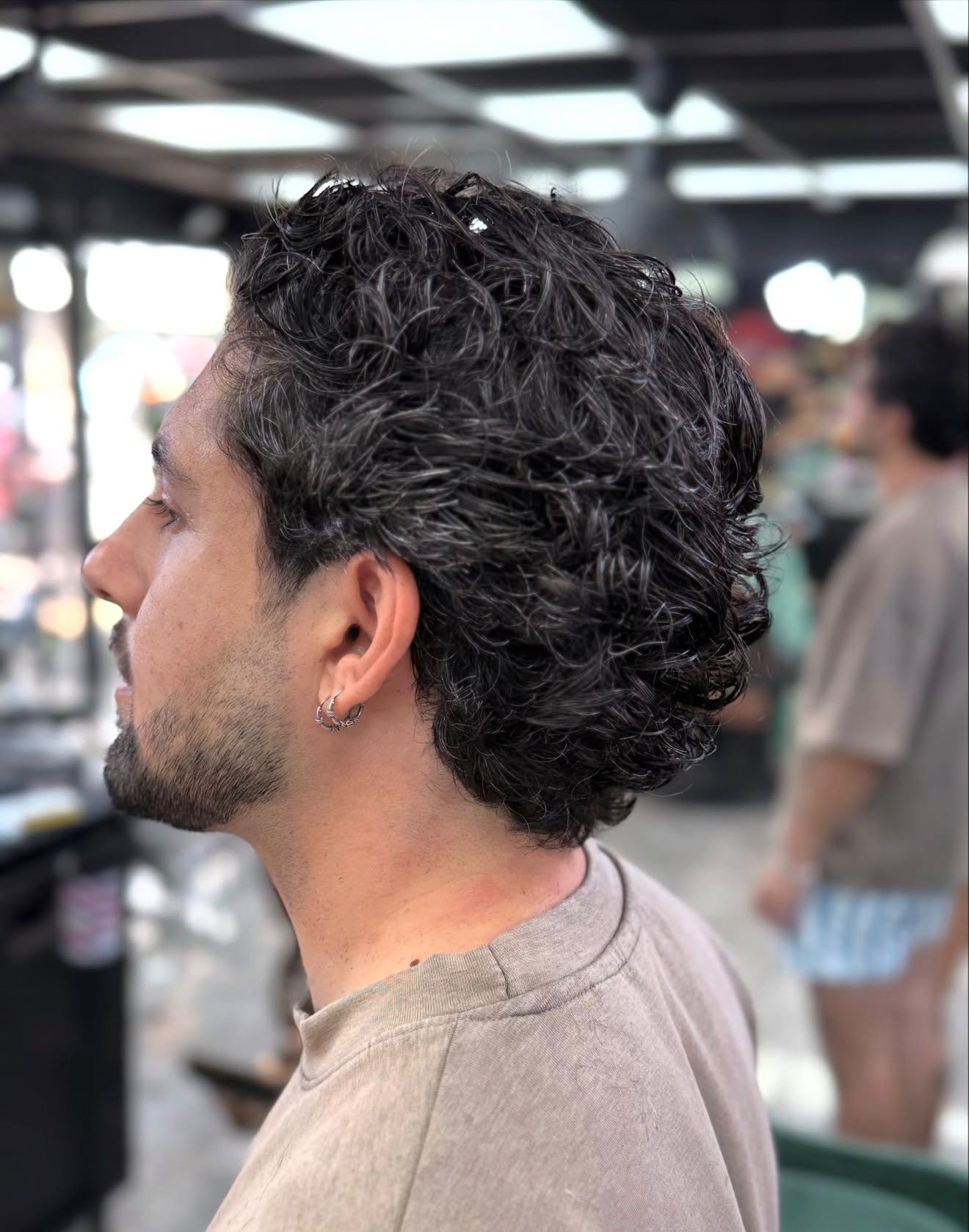 שיער מתולתל ארוך עם עיצוב
